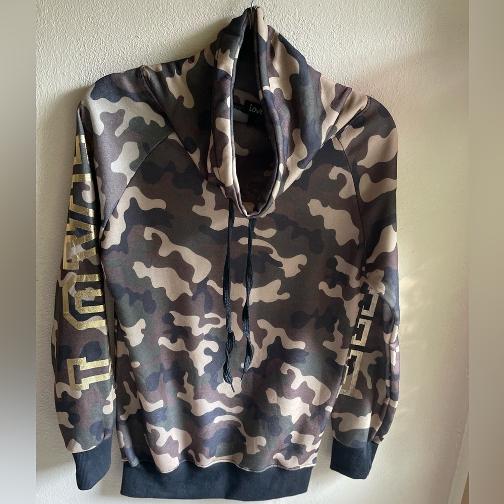 Camouflage Cowl Neck Drawstring Sweatshirt. Gold LOVE Spell-out on Sleeve. M - Picture 13 of 14